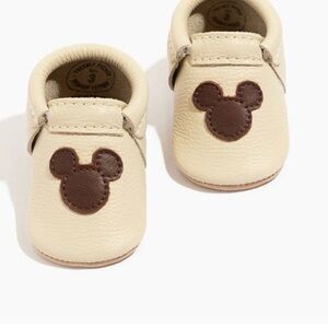 Freshly Picked Disney Mocha Mickey Mouse City Baby Shoe Moccasin size 3